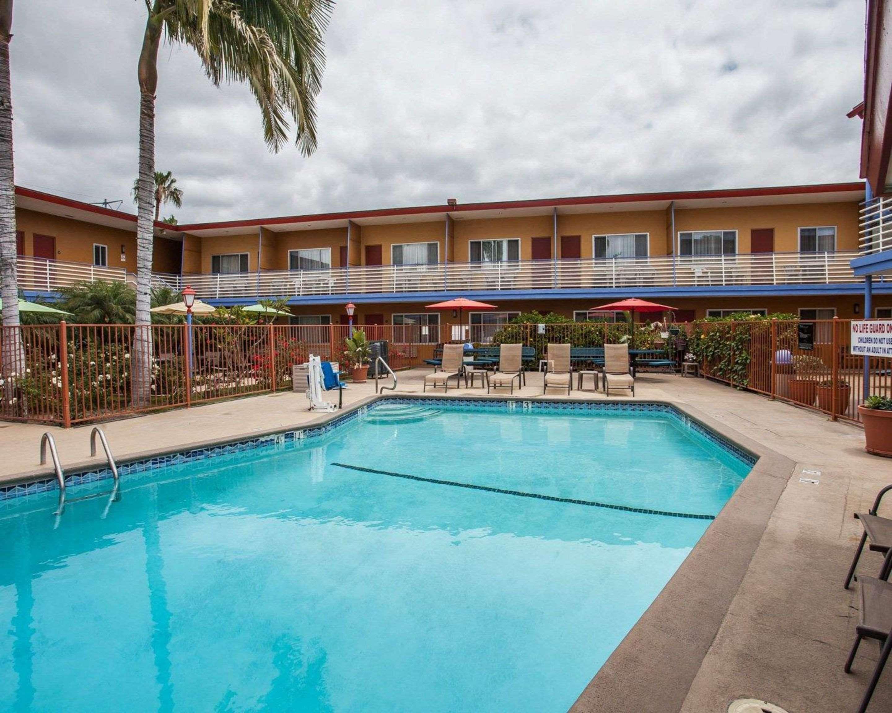 Quality Inn & Suites Anaheim At The Park Kültér fotó