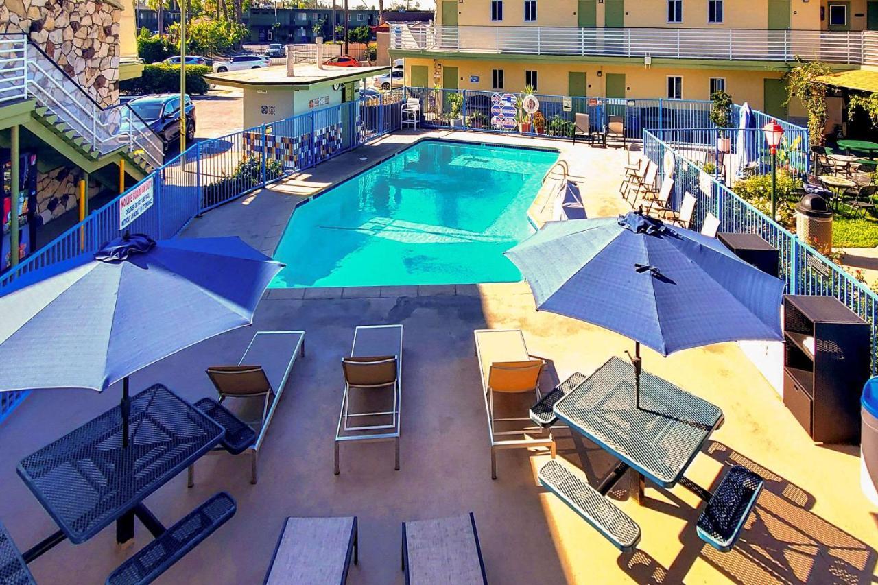 Quality Inn & Suites Anaheim At The Park Kültér fotó